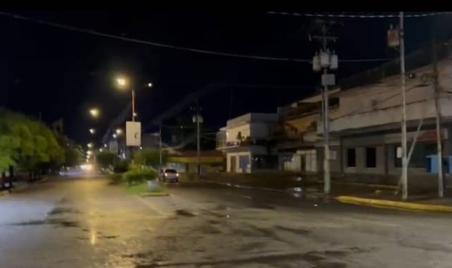 El alcalde de Lagunuillas, José Mosquera, anunció la optimización del sistema de alumbrado en la emblemática plaza Alonso de Ojeda o Rafael Urdaneta como parte de los planes de inversión social en este segundo semestre del año 2023.