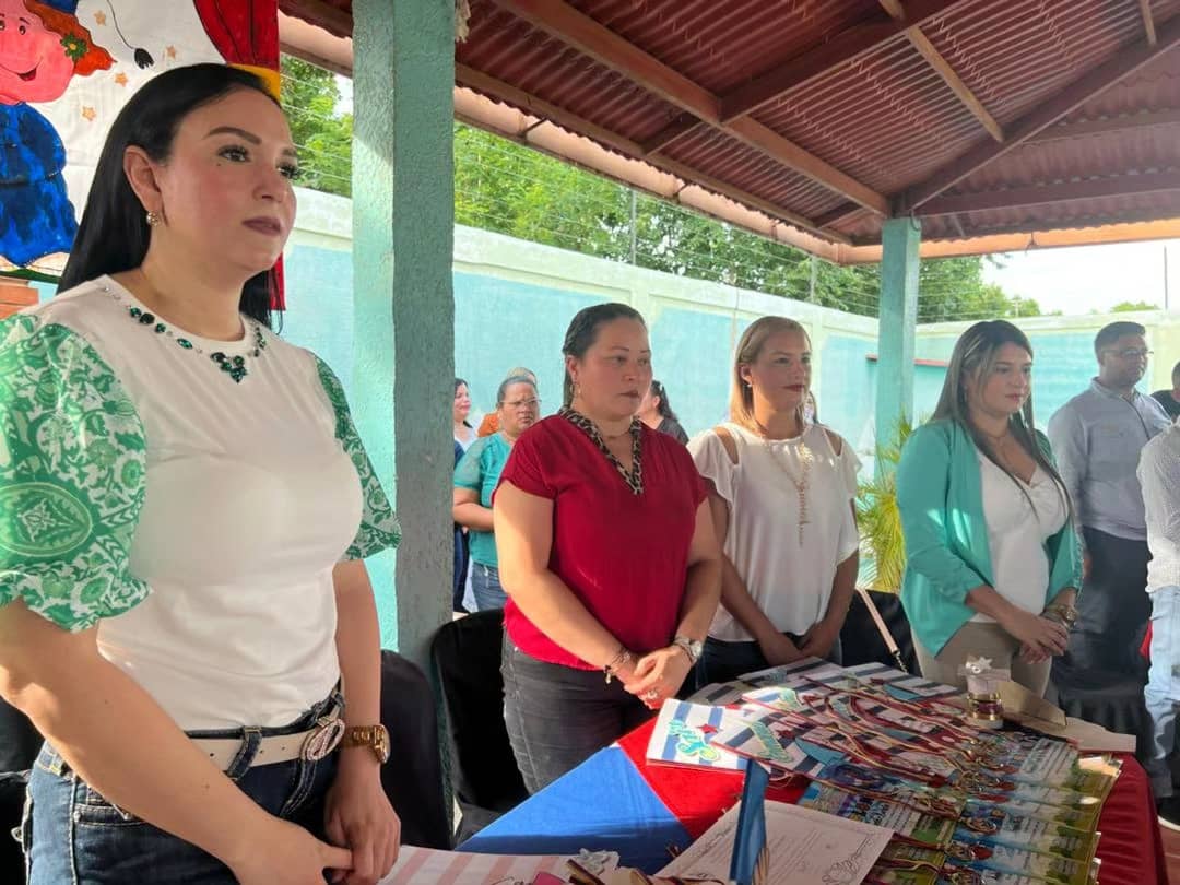 Primera dama de Santa Rita  escuela Dr Antonio José Urquinaona