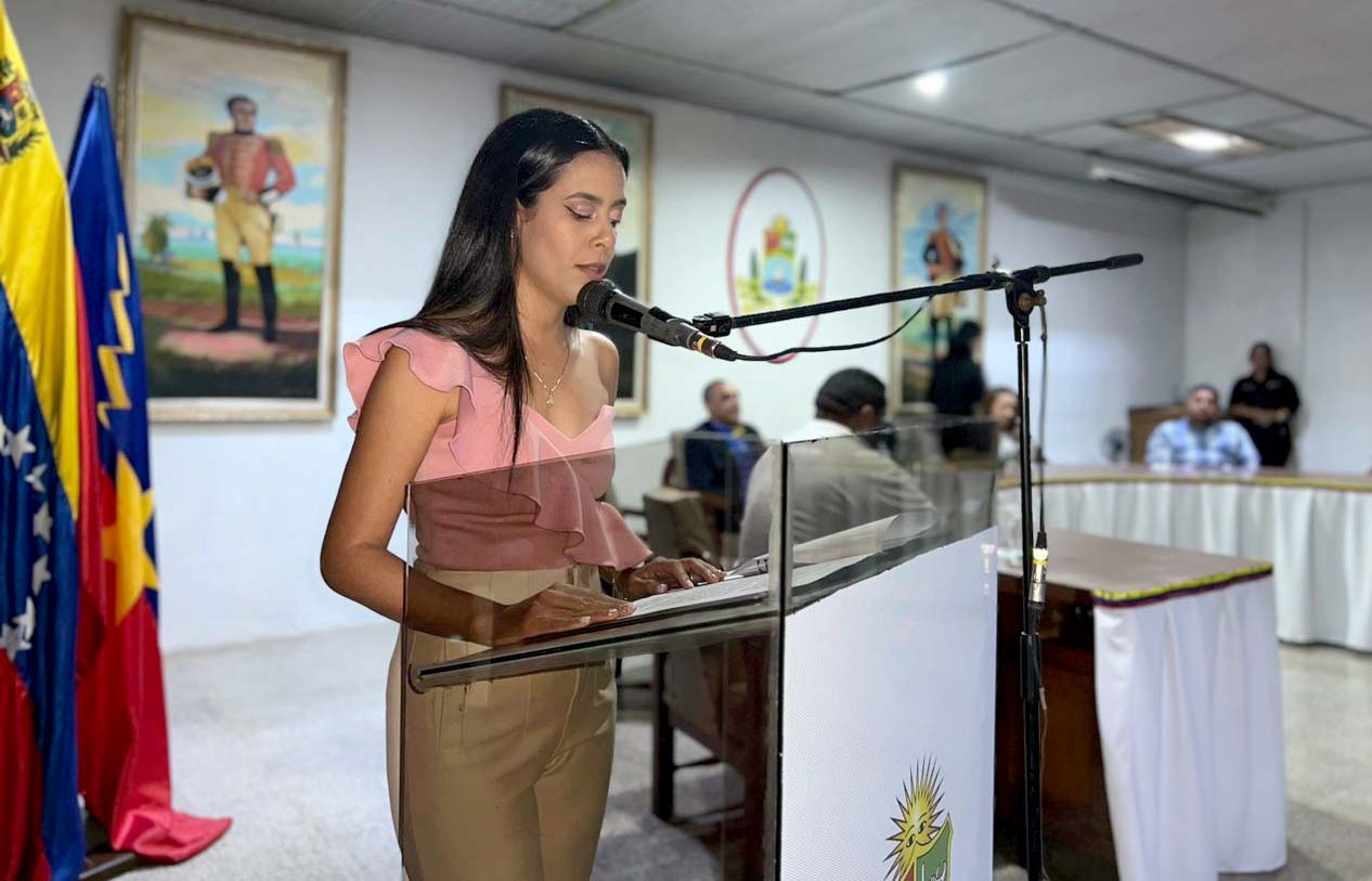 En un ambiente armónico y lleno de alegría el Alcalde Alenis Guerrero y los ediles del Concejo Municipal de Santa Rita rindieron homenaje en una sesión solemne este viernes 14 de julio a la Fundación Municipal Banda Escuela Santa Rita por sus 24 años de aniversario.