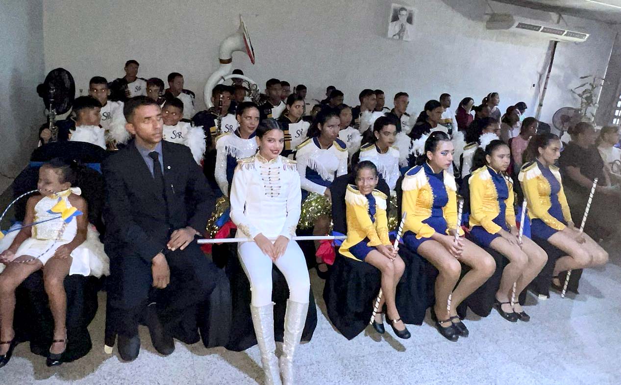 En un ambiente armónico y lleno de alegría el Alcalde Alenis Guerrero y los ediles del Concejo Municipal de Santa Rita rindieron homenaje en una sesión solemne este viernes 14 de julio a la Fundación Municipal Banda Escuela Santa Rita por sus 24 años de aniversario.