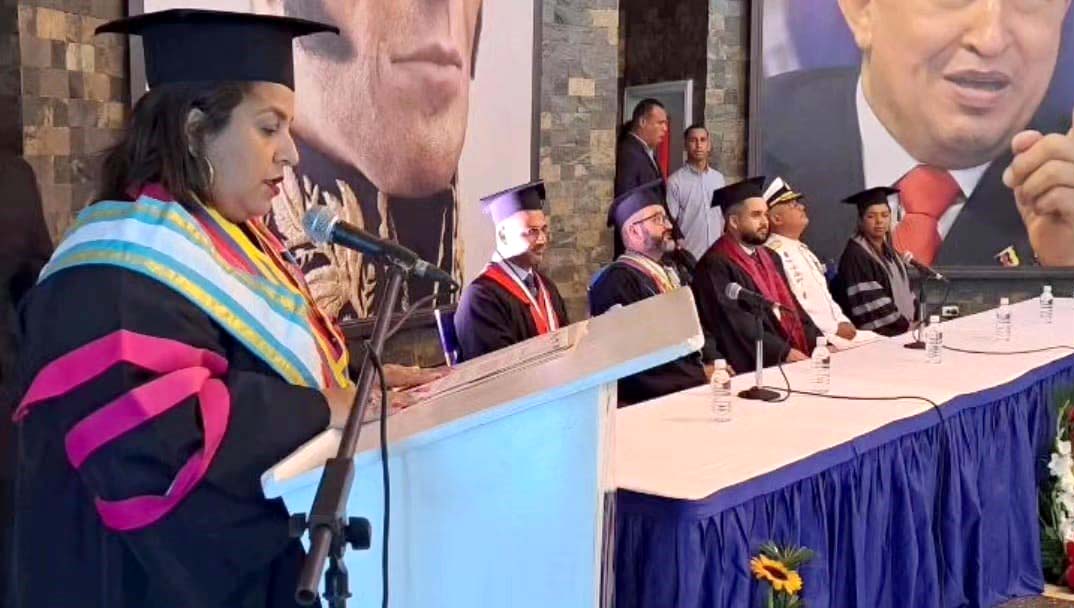 Unermb confirió Honoris Causa a Nicolás Maduro