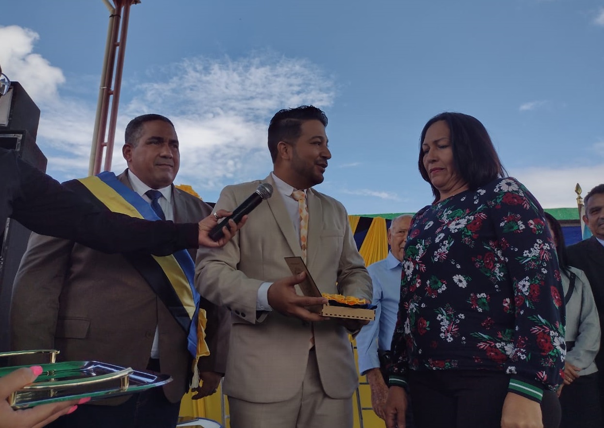 Valmore Rodriguez celebró 34 años de autnomia