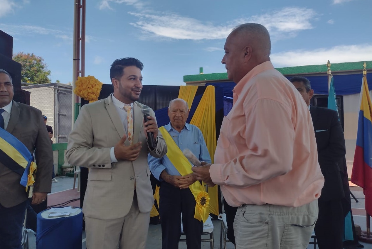 Valmore Rodriguez celebró 34 años de autnomia 1. jpg
