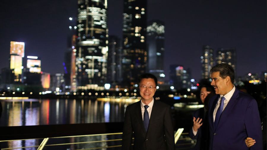 Con espectáculo de luces Shenzhen recibió al presidente Maduro