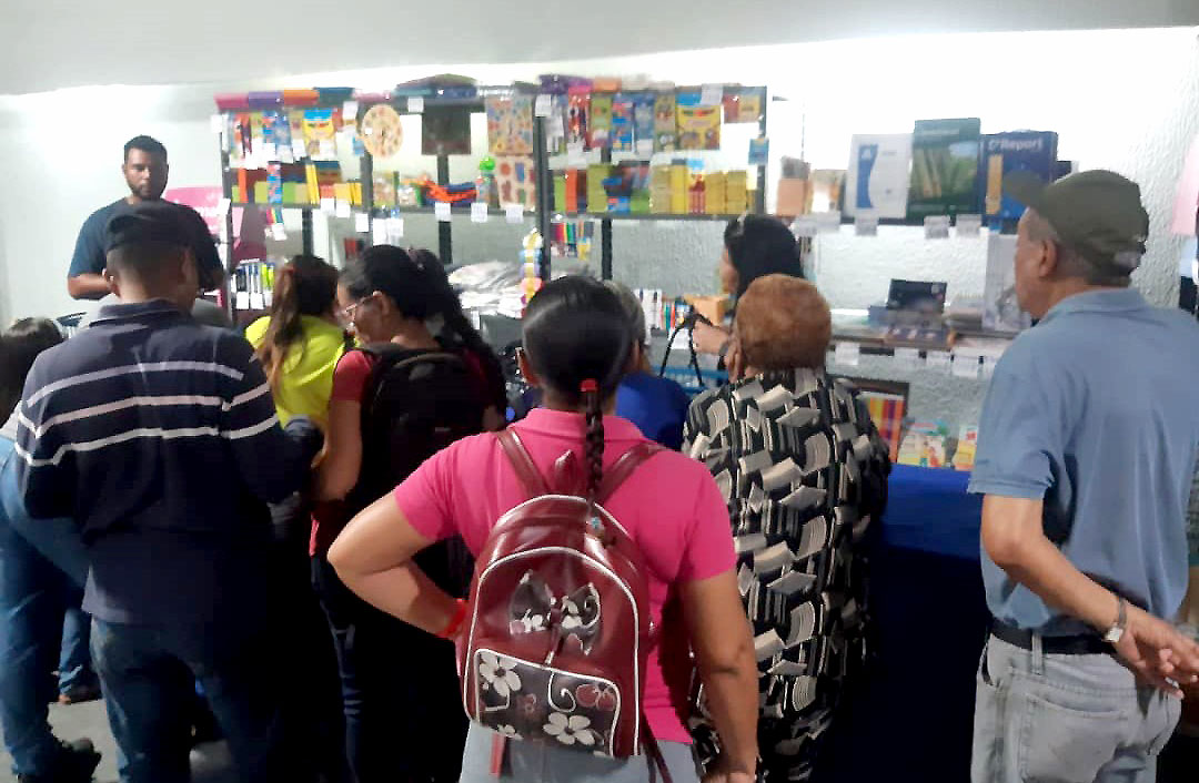 Con precios solidarios inauguran Bazar Escolar en Cabimas 