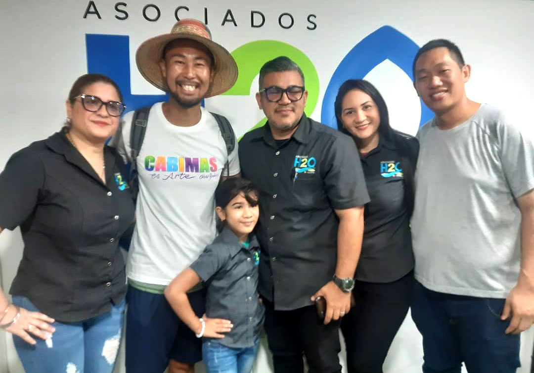 Influencer japonés Keito Homma de visita en Cabimas