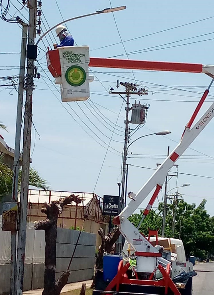 Inician alumbrado en la avenida Andrés Bello