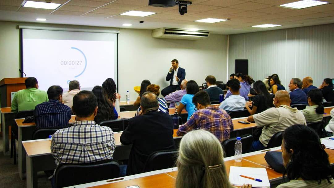 Prosperi en foro con Apex
