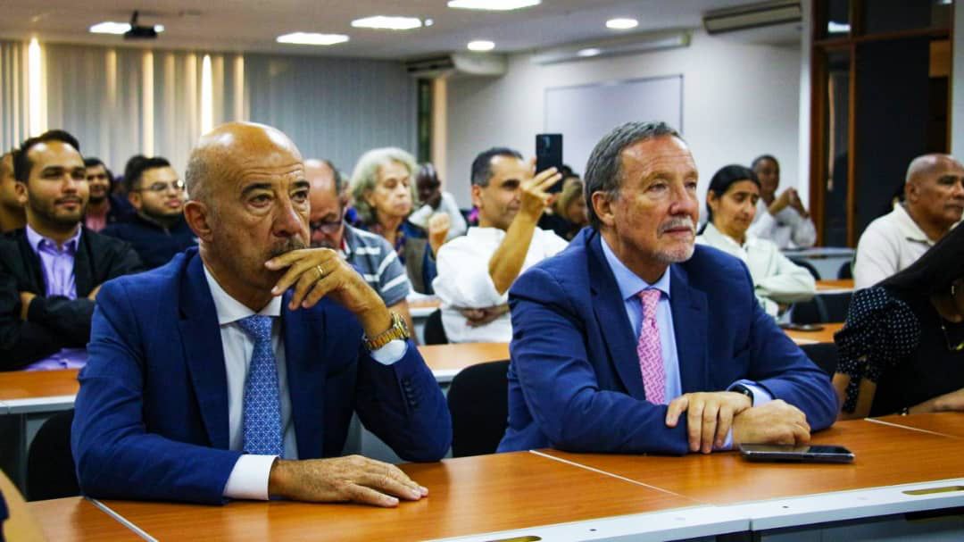 Prosperi en foro con Apex