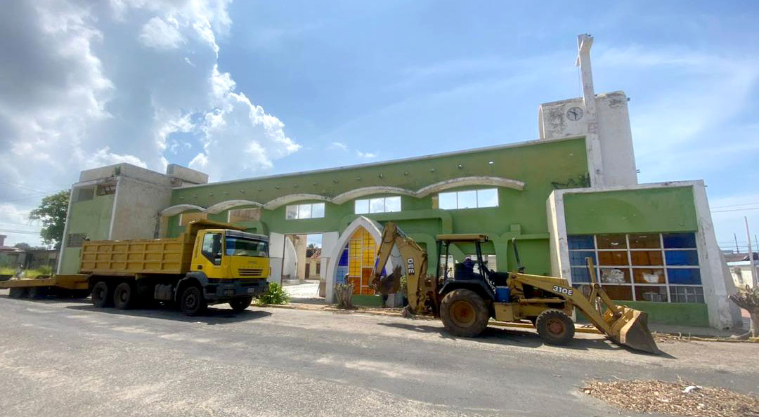 Segunda fase de demolición de la iglesia en Santa Rita