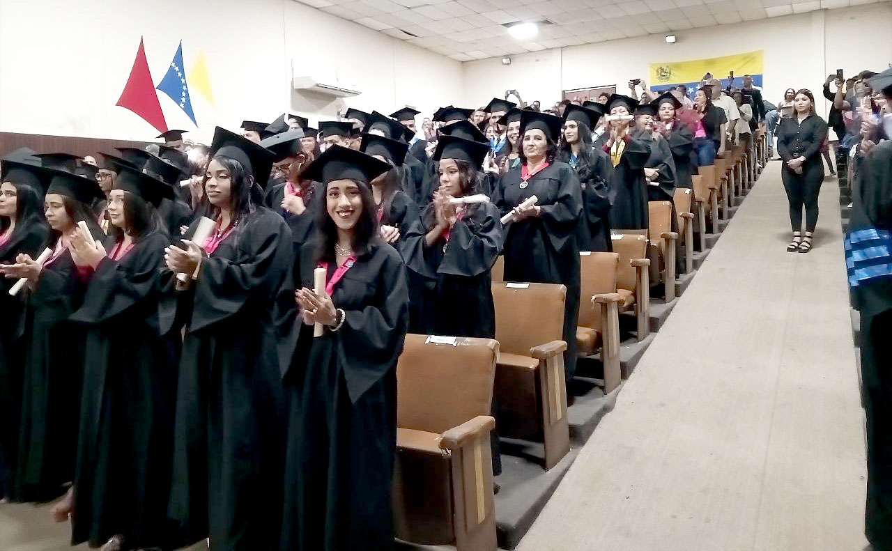 UPTZ graduó a 323 nuevos profesionales en acto solemne