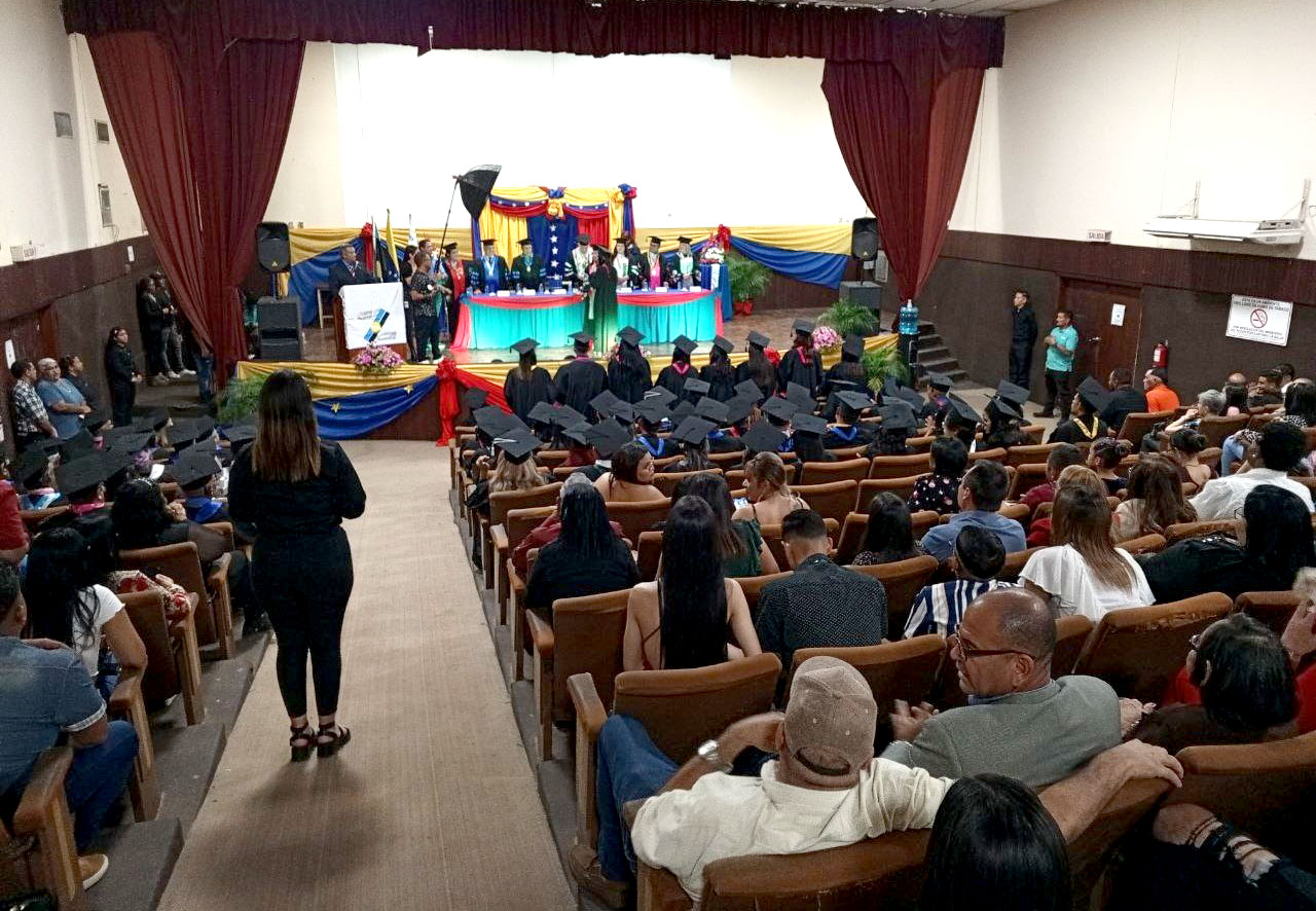 UPTZ graduó a 323 nuevos profesionales en acto solemne