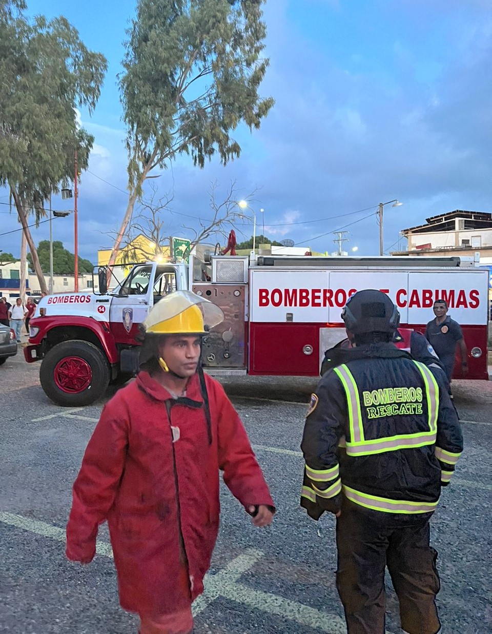 El general Mufid Houmeidan, comandante del Cuerpo de Bomberos del municipio Cabimas, informó este jueves 21 de septiembre se registró aproximadamente a las 6:00 pm un incendio en la Iglesia María Inmaculada, ubicada en la carretera H, parroquia Ambrosio de la ciudad.