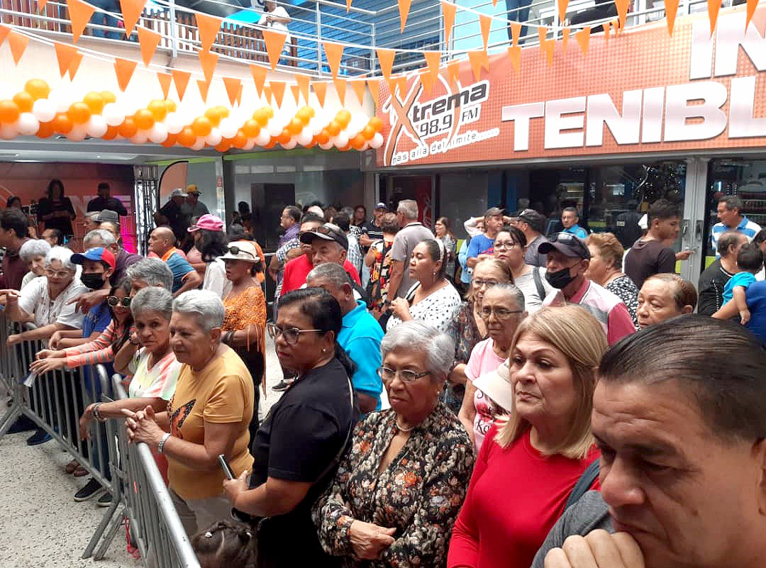 Xtrema 98.9 FM aniversario 17