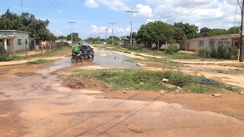 Aguas blancas y residuales en la avenida 34 con L
