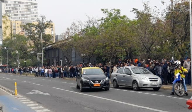 Masivamente votan en Chile