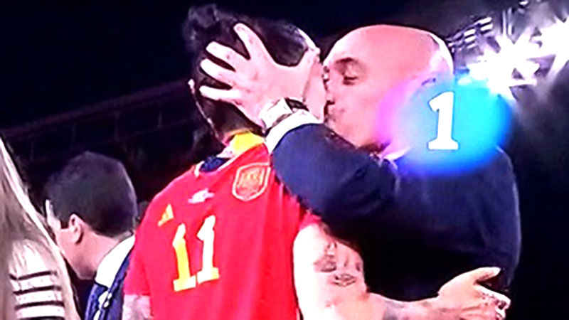 FIFA inhabilita por tres años a Luis Rubiales tras el beso a Jenni Hermoso