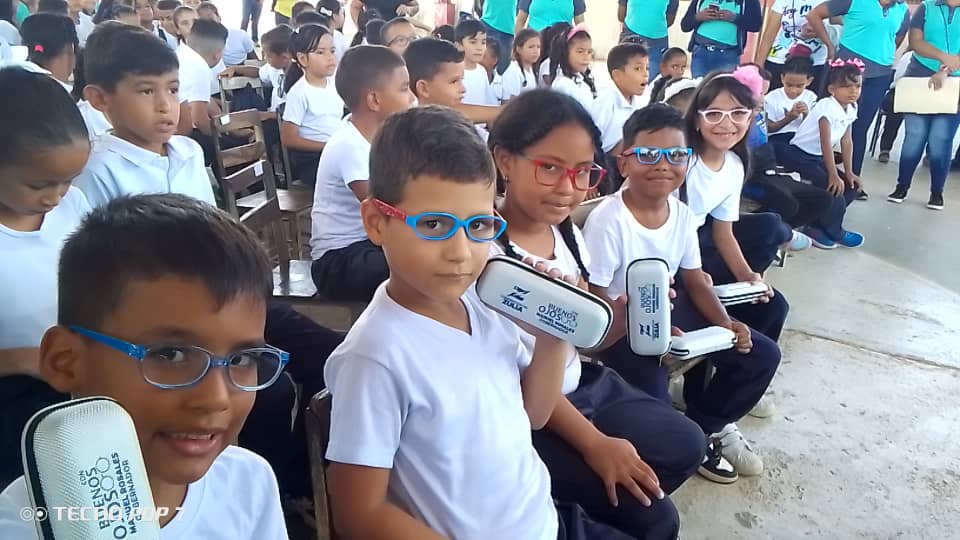 Gobernación y Alcaldía entregan 150 pares de lentes 