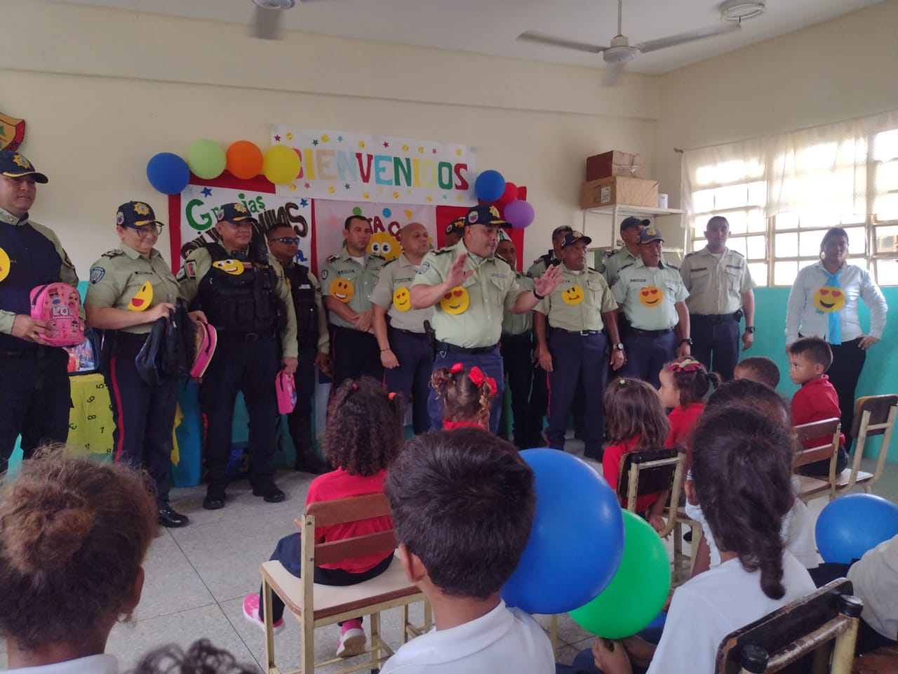 PoliLagunillas y el policía va a la escuela 