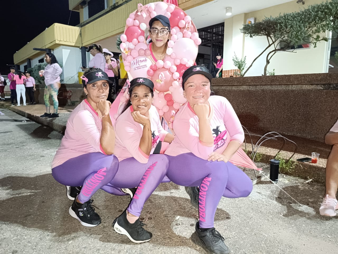 Marea Rosa por la Lucha contra el Cáncer de Mama se desbordó en Bachaquero.