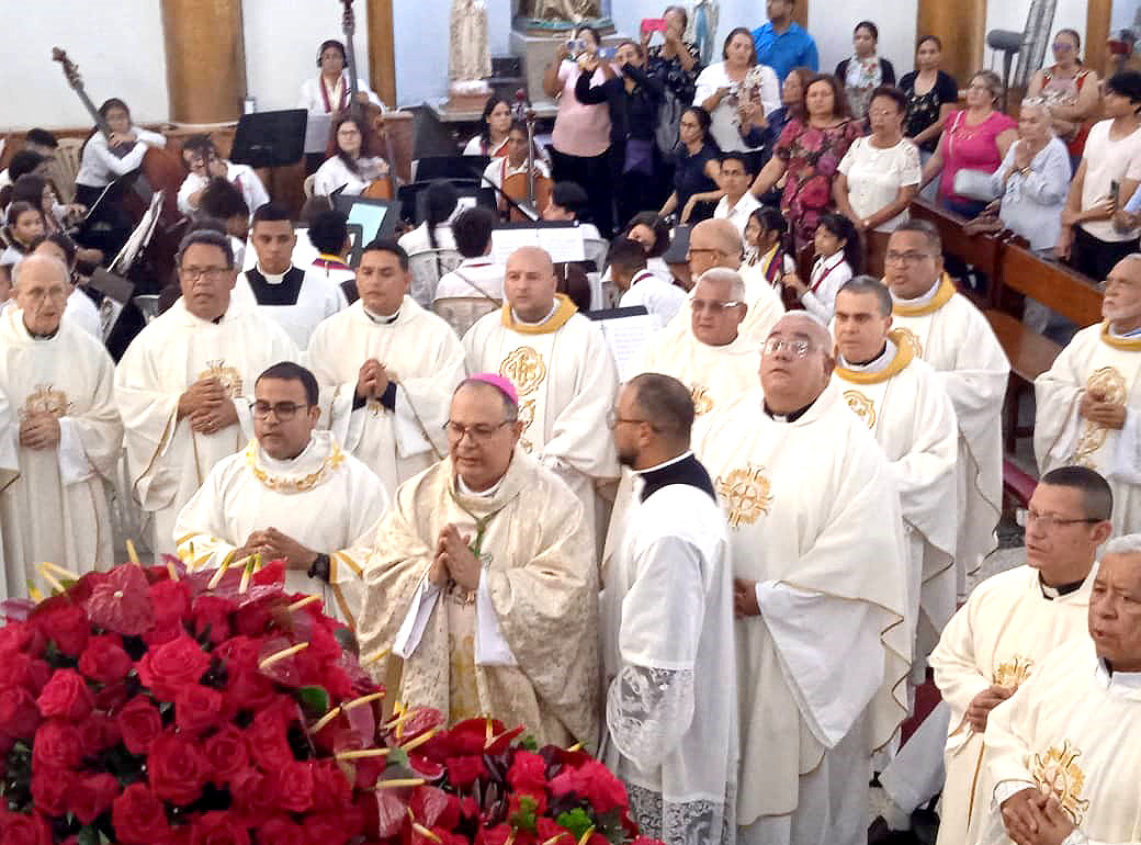Monseñor Ángel Caraballo virgen del Rosario