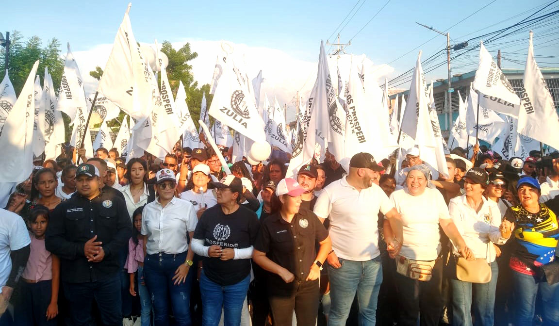 Prósperi cerró campaña con masiva concentración en Maracaibo