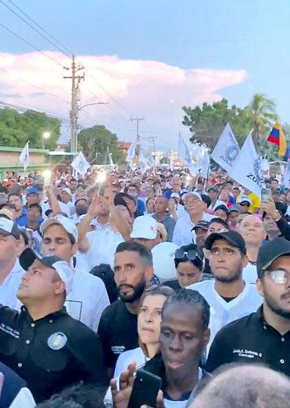 Prósperi cerró campaña con masiva concentración en Maracaibo