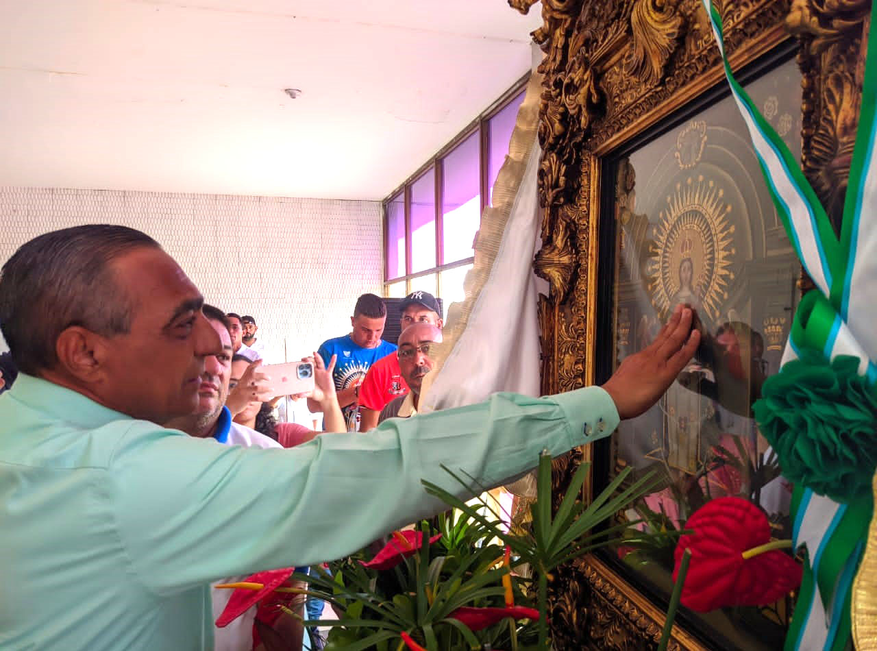 Virgen del Rosario de Aránzazu visitó Alcaldía de Santa Rita