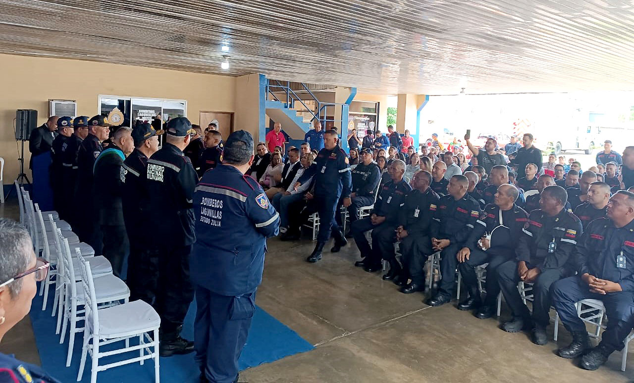 José Mosquera Ascensos de 81 Bomberos en Lagunillas