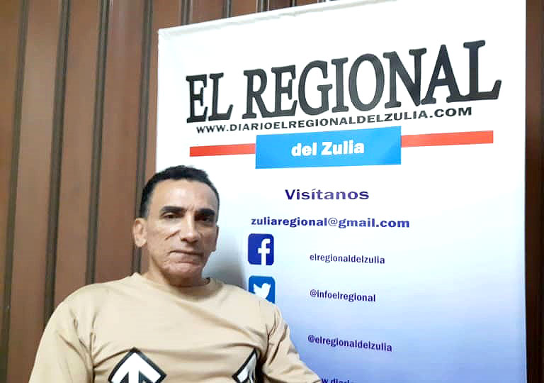 donaciones escolares en la cancha de Los Laureles