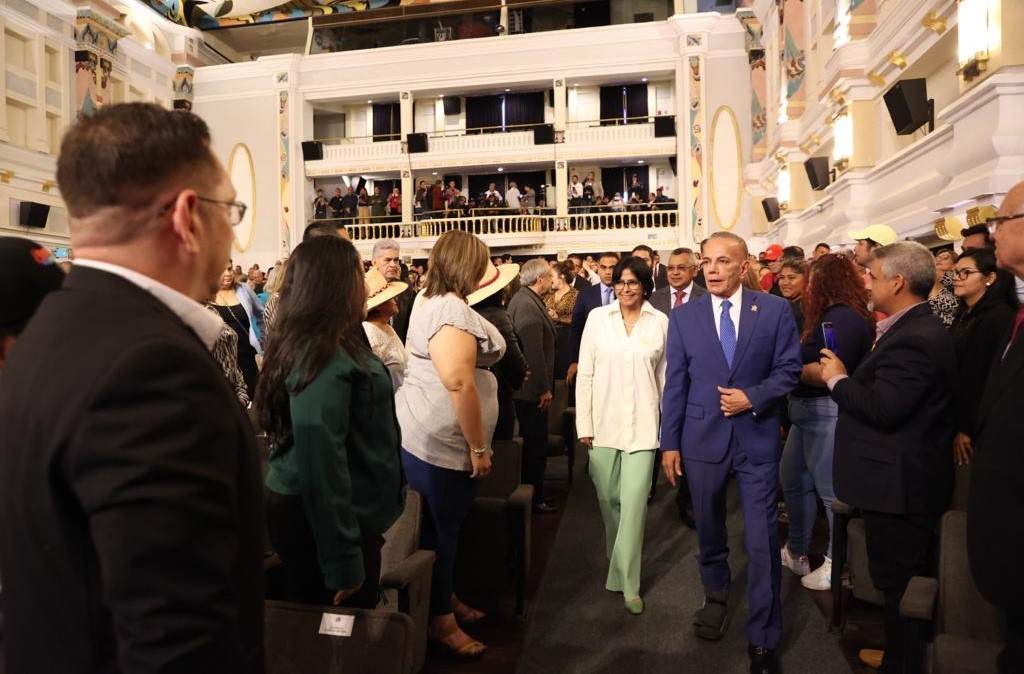 Delcy Rodríguez autoridades del estado Zulia