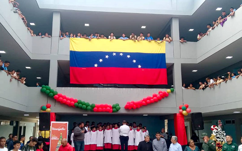 Bricomiles recuperan espacios de la E.T. Dr. Vicente Lecuna