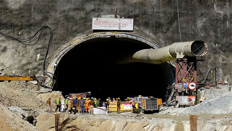 Continúa rescate de 40 hombres