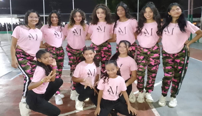La agrupación de danza “Mary Studio” 