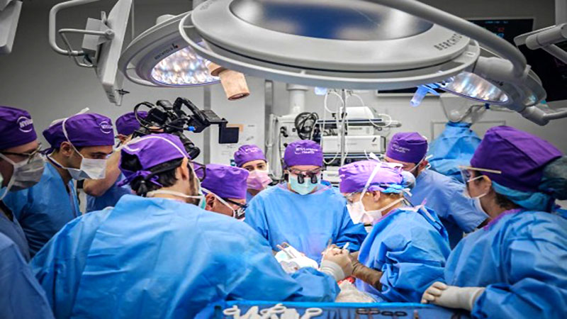 Realizan en Nueva York el primer trasplante de ojo