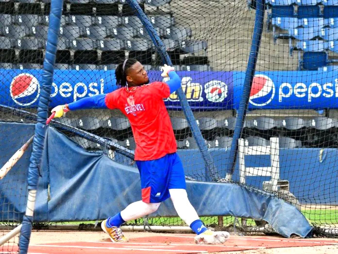 Ronald Acuña ya entrenó con Tiburones