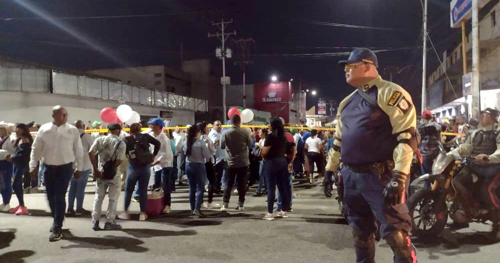 Lagunillas se viste de Navidad y una multitud celebra a lo grande