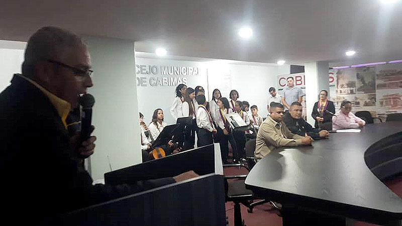 En sesión especial de Cabimas honran a estudiantes universitarios