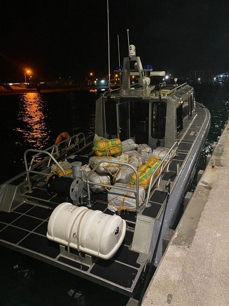 Interceptan en Aruba embarcación con 600 kilos de droga. Detenidos 11 venezolanos