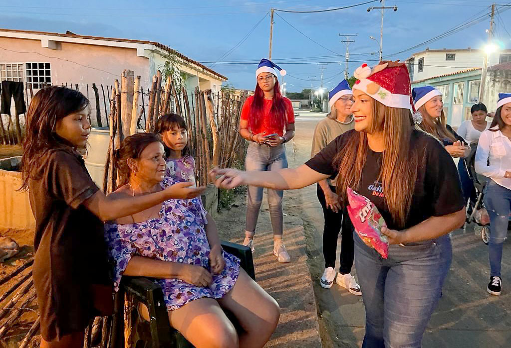 La Navidad Toca tu puerta Santa Rita