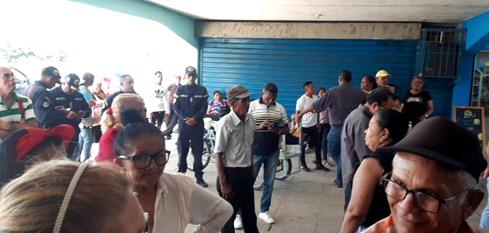 Largas colas en el Saime Cabimas