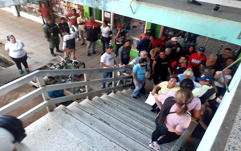 Largas colas en el Saime Cabimas