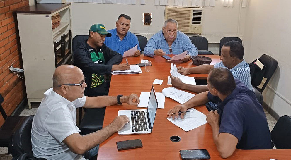 Neptaly Jugo gana premio Luis Aparicio LUZ