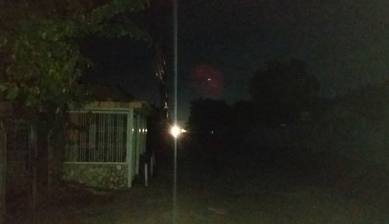 Vecinos de Cabimas reportan apagón eléctrico en varios sectores de la ciudad petrolera desde las tres de la tarde de este lunes 11 de diciembre de 2023.