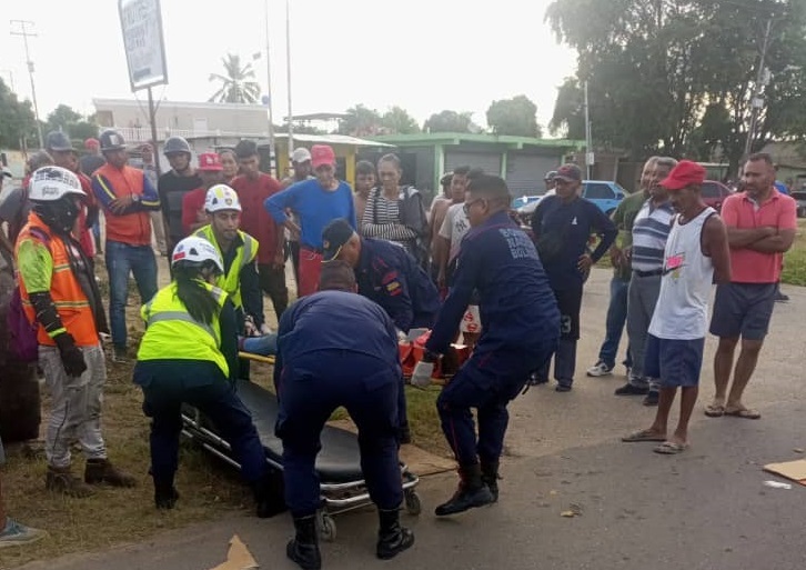Joven resultó gravemente herida al chocar una moto y bicicleta en Cabimas