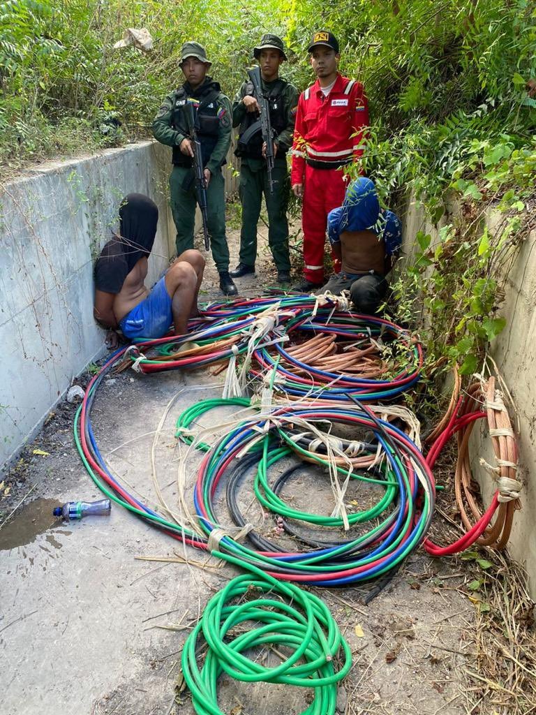 FANB aprehendió a tres sujetos robando cables del complejo refinador de oriente