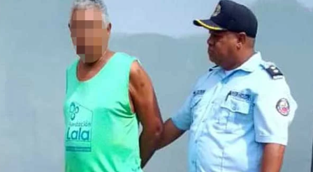 n hombre de aproximadamente 60 años de edad identificado con las siglas J.F., acabó con la vida de dos mujeres a machetazos tras sostener una fuerte discusión en el interior de una residencia que supuestamente alquilaban.