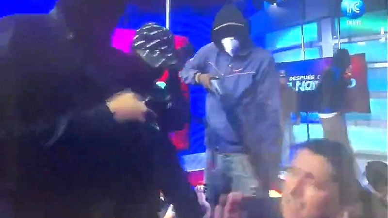 Hombres armados se toman en directo un canal