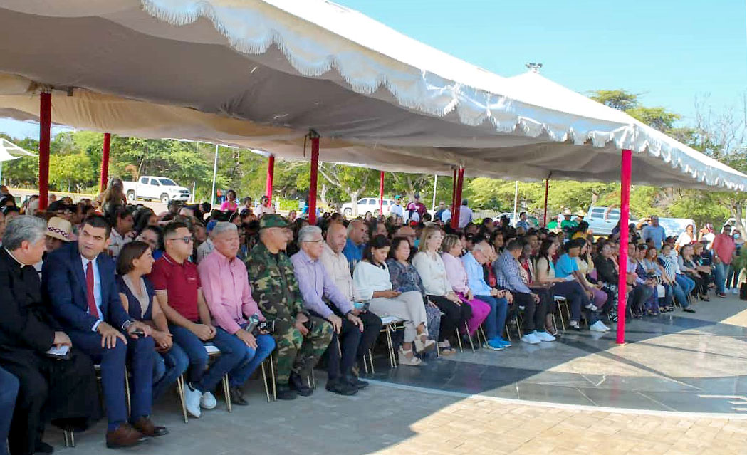 Homenajeados docentes zulianos en el Día del Maestro