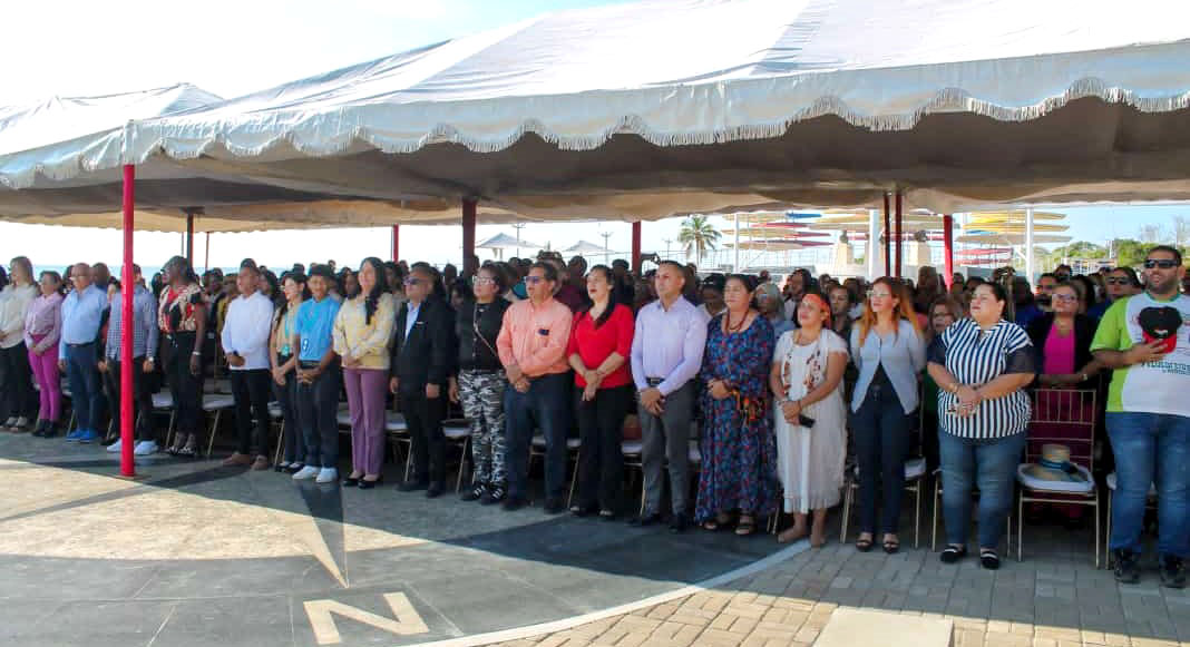 Homenajeados docentes zulianos en el Día del Maestro